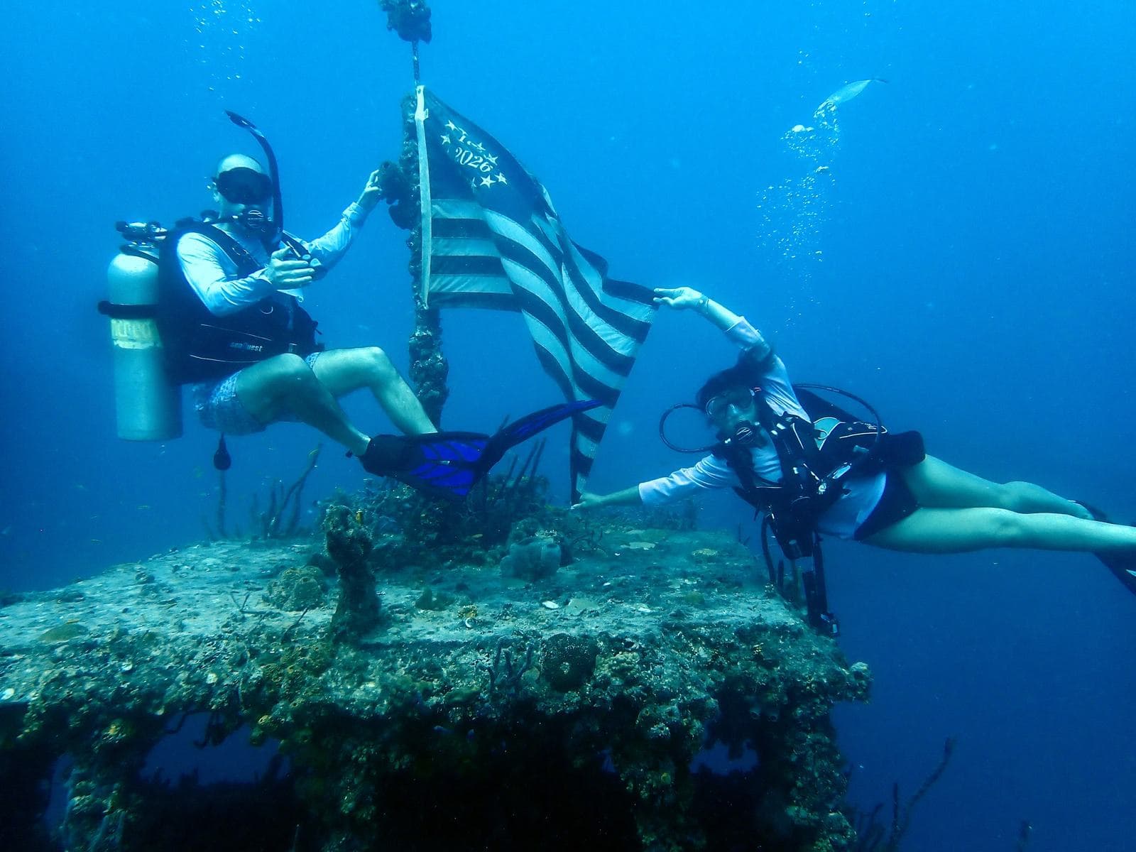 Two divers with the flag