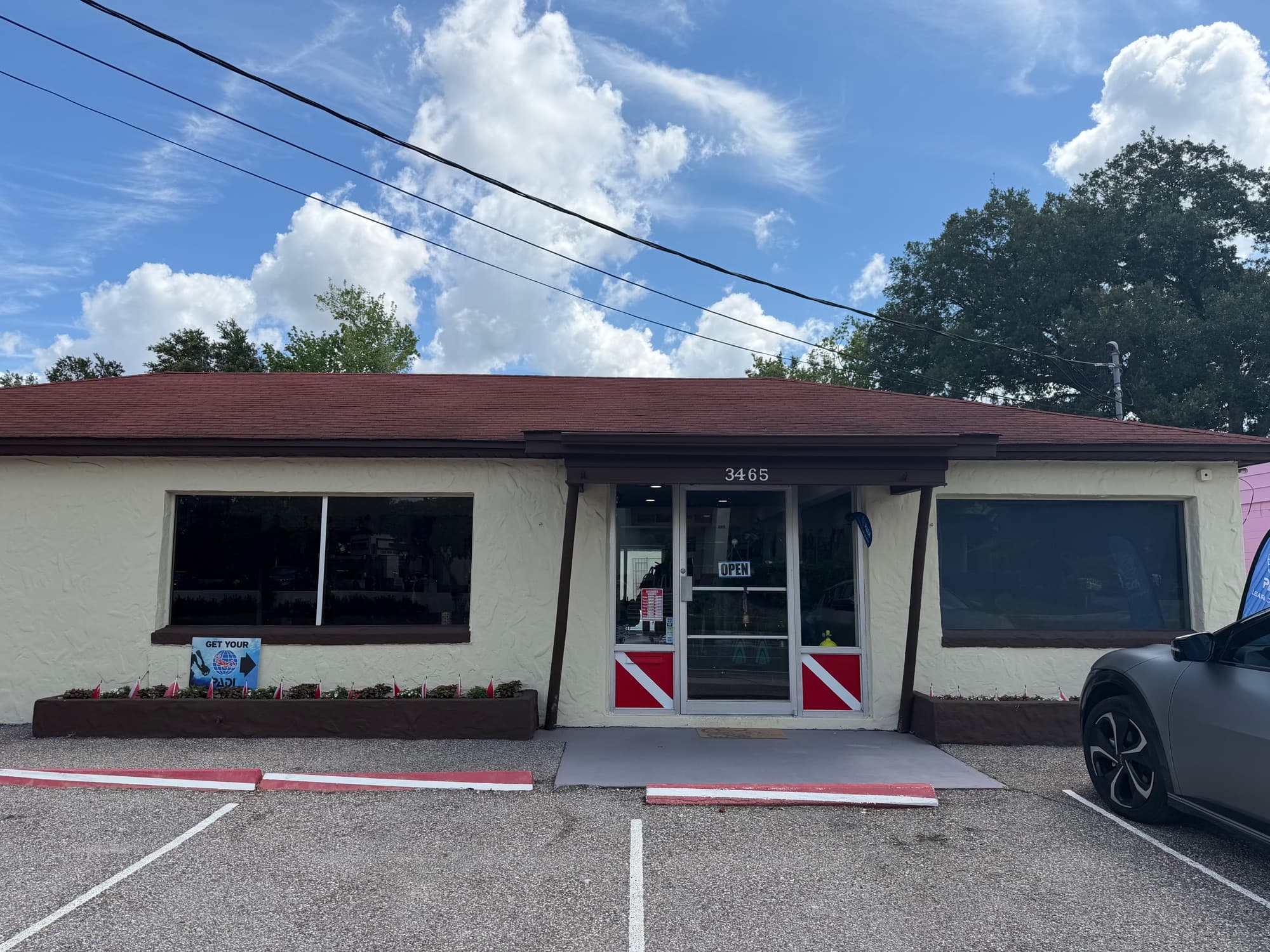 The BluWave Divers storefront on Edgewater Drive in College Park, Orlando